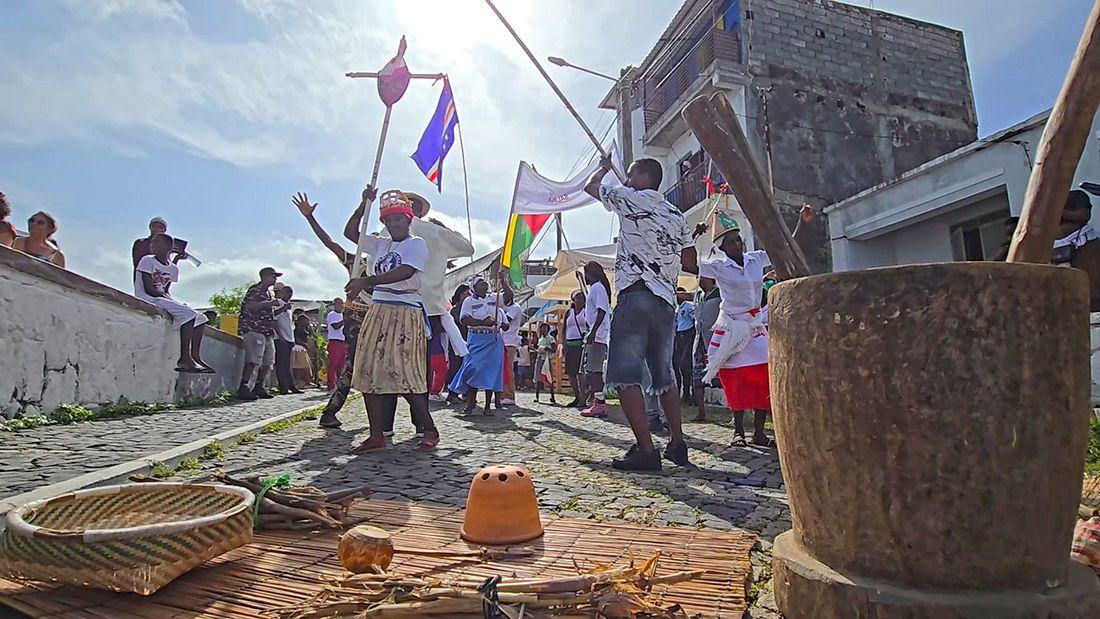 [com Vídeo] Em Pedra Badejo, a cachupa pôs a mesa, a tabanka e o batuku deu o ritmo