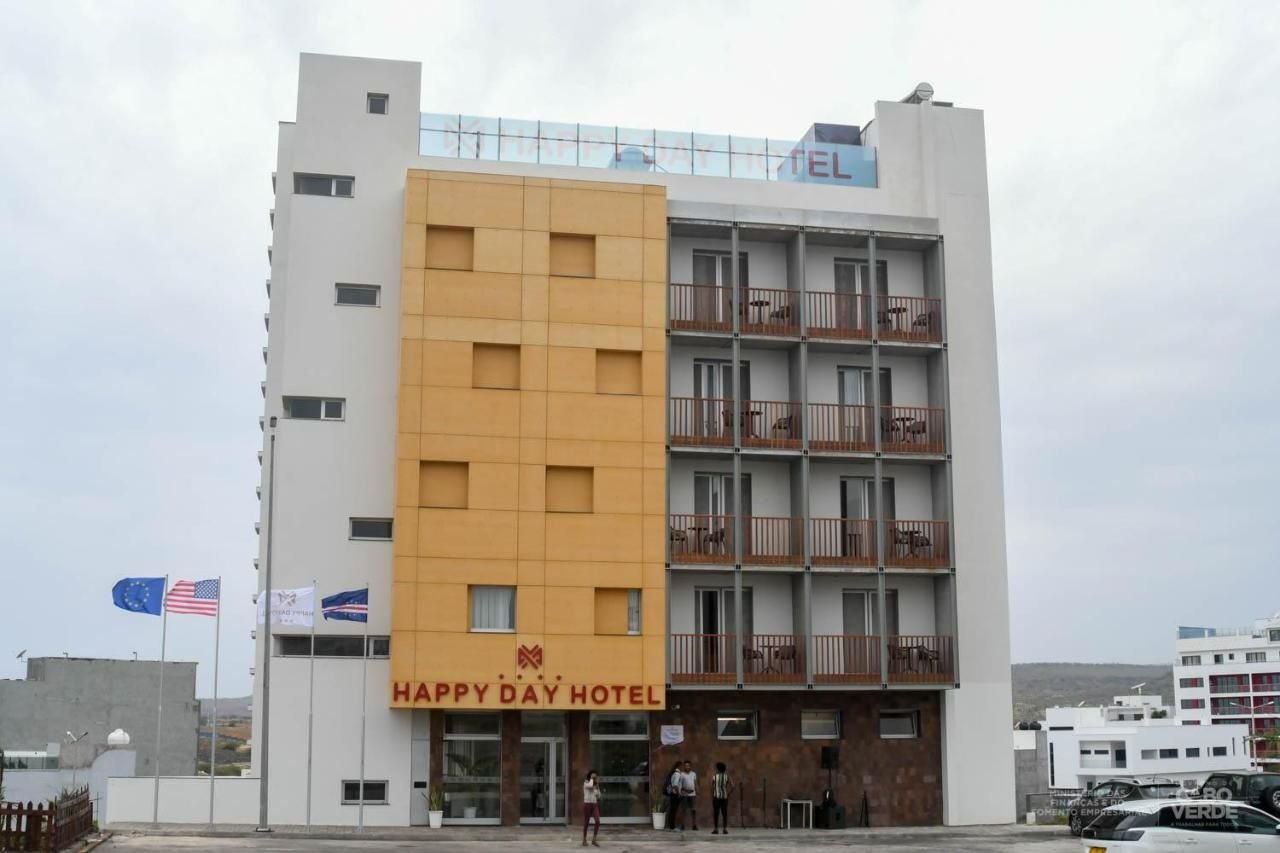 Happy Day Hotel